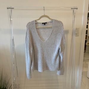 V-Neck knit Sweater - Gray